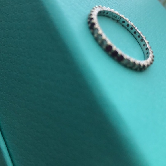 a beautiful 18 karat gold sapphire and diamond ring. - Picture 3 of 7